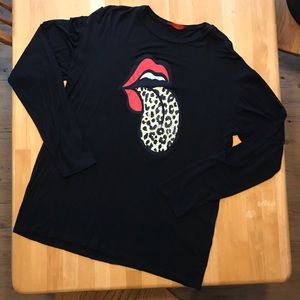 Mega line boutique top 🖤